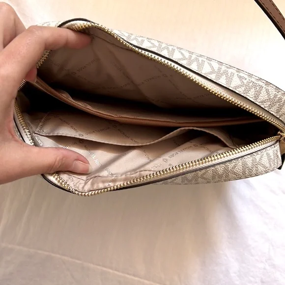 Michael Kors | Jet Set Logo Crossbody | LIKE NEW - Picture 3 of 6